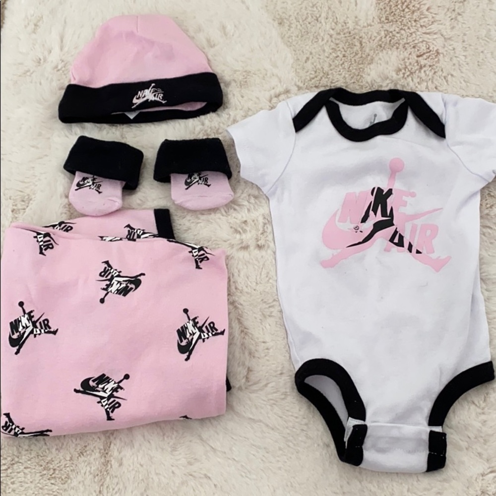 Nike infant sets 0-6 months baby girl